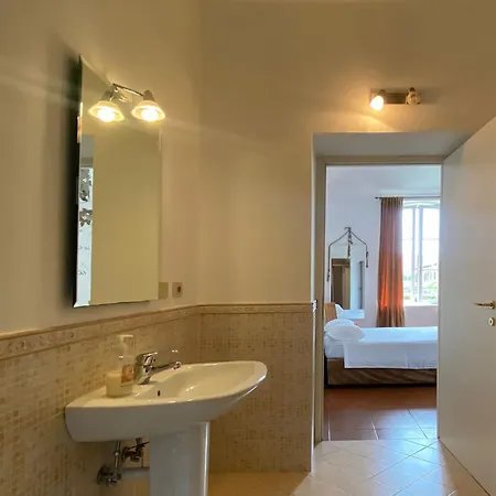 Novecento Charming 住宿加早餐酒店 阿维里亚那