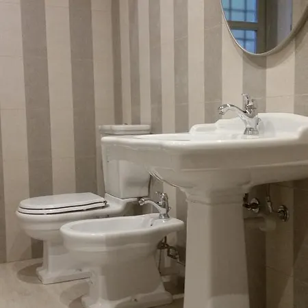 Novecento Charming 4* 阿维里亚那